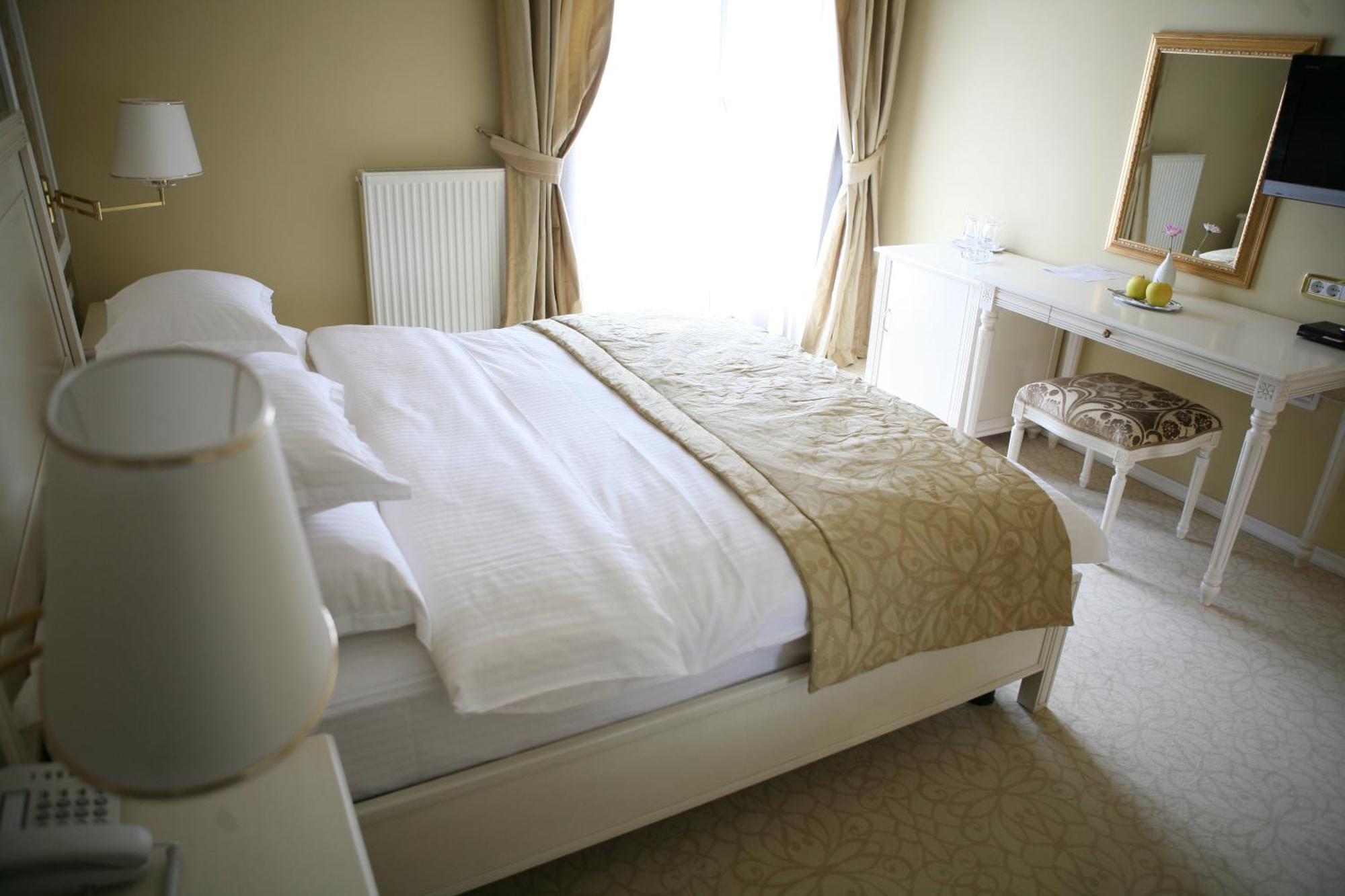 Hotel Villa Viktorija Banja Luka Exteriör bild