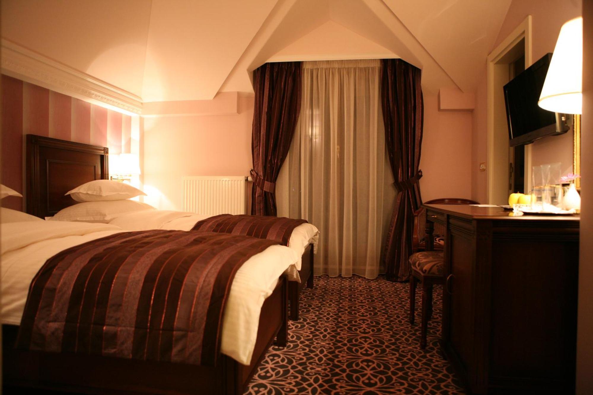 Hotel Villa Viktorija Banja Luka Exteriör bild