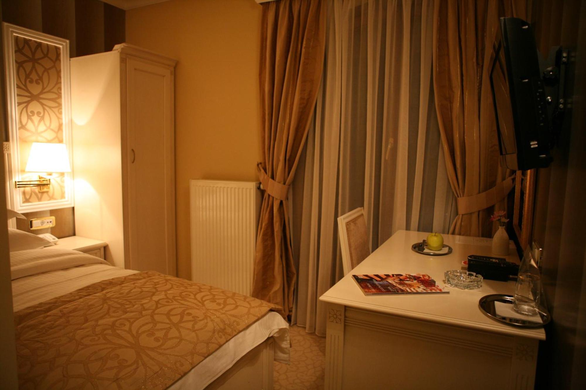 Hotel Villa Viktorija Banja Luka Exteriör bild
