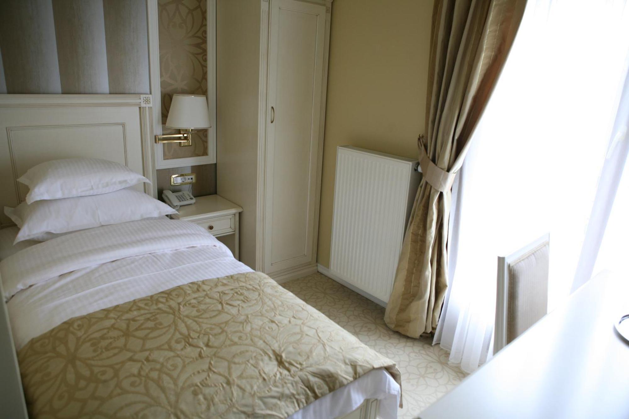 Hotel Villa Viktorija Banja Luka Exteriör bild